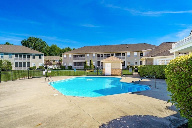 6090 Sowerby Ln, Westerville, OH 43081 - community pool featuring a residential view and a patio