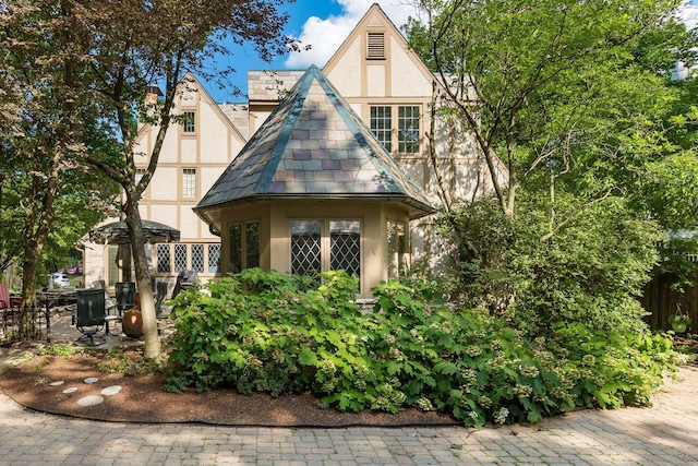 233 S Dawson Ave, Columbus, OH 43209 - tudor-style house featuring stucco siding