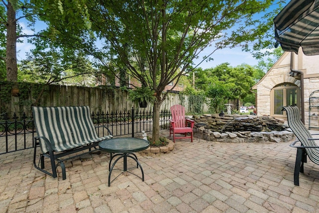 233 S Dawson Ave, Columbus, OH 43209 - fenced backyard featuring a patio area