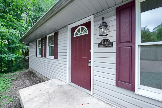 1142 Rozelle Creek Rd, Chillicothe, OH 45601 - doorway to property featuring covered porch