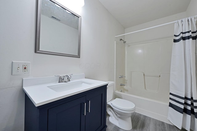 1142 Rozelle Creek Rd, Chillicothe, OH 45601 - bathroom featuring vanity, wood finished floors, and shower / tub combo with curtain