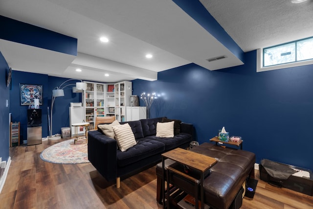 3823 Ramblehurst Rd, Columbus, OH 43221 - living area featuring wood finished floors and recessed lighting