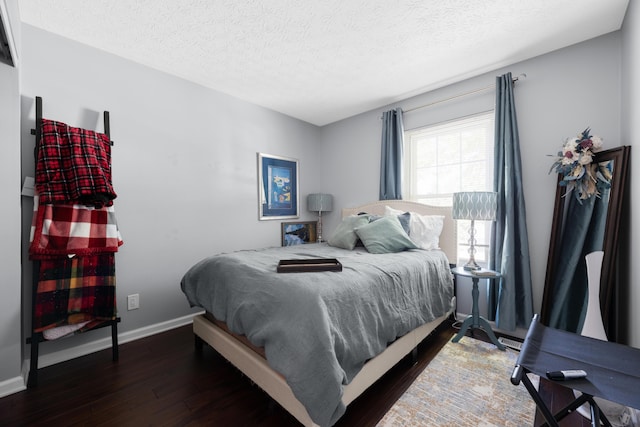 3823 Ramblehurst Rd, Columbus, OH 43221 - bedroom featuring dark wood-style flooring and a textured ceiling