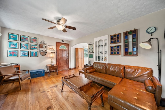 1467 Melrose Ave, Columbus, OH 43224 - living area with ceiling fan, light wood-style floors, arched walkways, and a textured ceiling