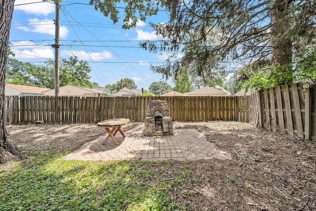 1467 Melrose Ave, Columbus, OH 43224 - fenced backyard with a patio area