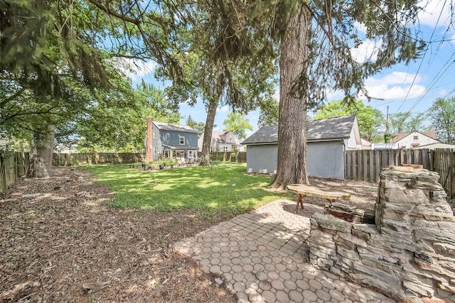 1467 Melrose Ave, Columbus, OH 43224 - fenced backyard with a patio area