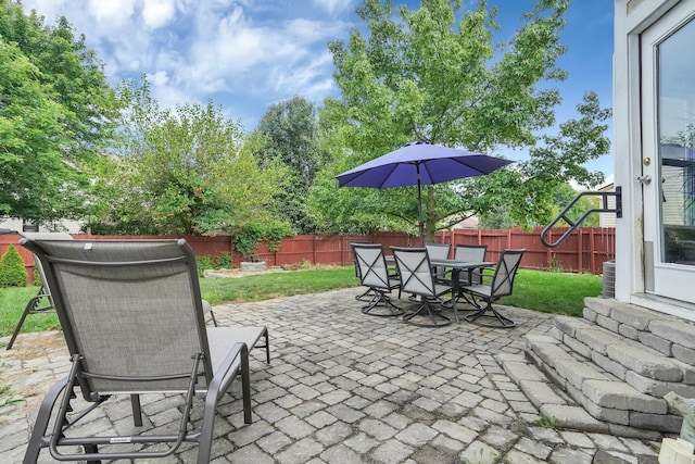5683 Levi Kramer Blvd, Canal Winchester, OH 43110 - fenced backyard with a patio area and outdoor dining space