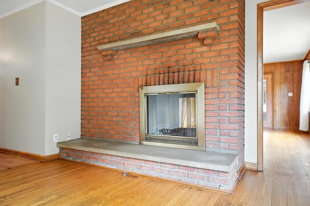 899 Meadowview Dr, Columbus, OH 43224 - detailed view of crown molding and wood finished floors