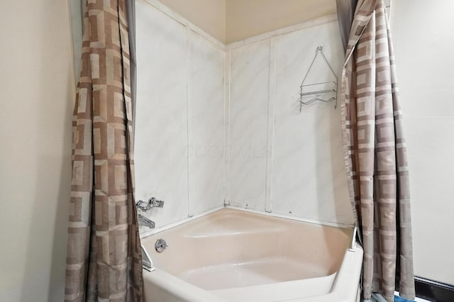 899 Meadowview Dr, Columbus, OH 43224 - full bathroom featuring shower / bath combo