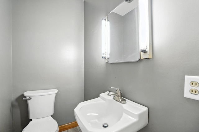 899 Meadowview Dr, Columbus, OH 43224 - bathroom with a sink and toilet
