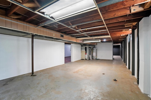 899 Meadowview Dr, Columbus, OH 43224 - unfinished basement with gas water heater