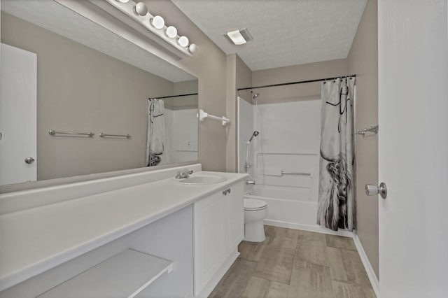6658 Lagrange Dr Unit 43E, Canal Winchester, OH 43110 - bathroom with vanity, shower / bath combo, and a textured ceiling