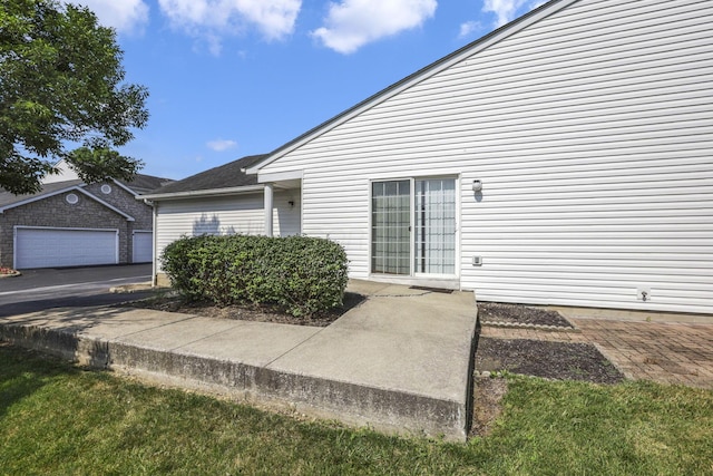 6658 Lagrange Dr Unit 43E, Canal Winchester, OH 43110 - property entrance with a detached garage