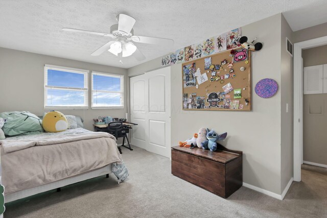 664 Dukewell Pl, Galloway, OH 43119 - bedroom with carpet flooring, a textured ceiling, ceiling fan, and a closet