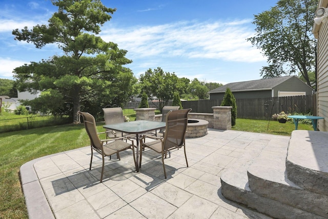 664 Dukewell Pl, Galloway, OH 43119 - fenced backyard featuring a patio area and a fire pit