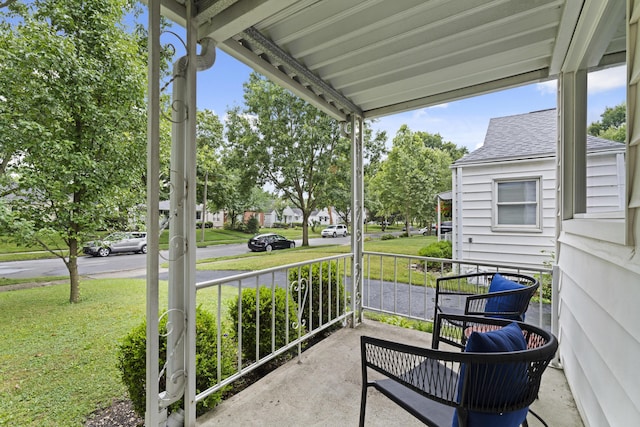 588 E Jeffrey Pl, Columbus, OH 43214 - photo 3