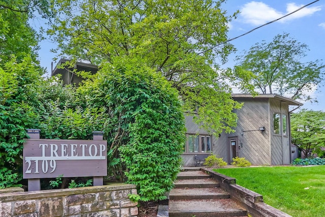 2109 W 5th Ave Unit C, Grandview Heights, OH 43212 - view of front of property with a front yard