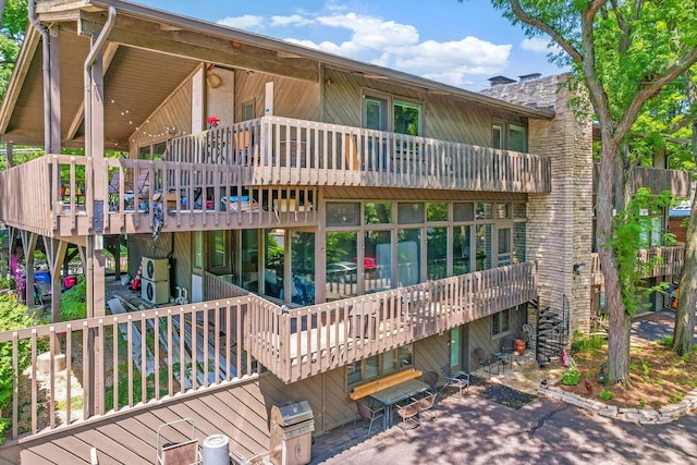 2109 W 5th Ave Unit C, Grandview Heights, OH 43212 - view of front of home featuring a wooden deck