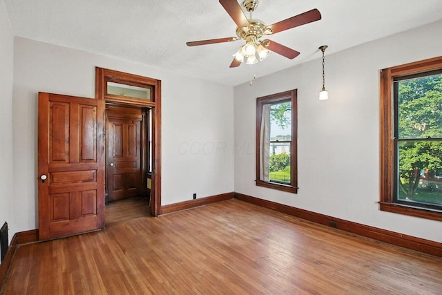 366 Hudson Ave, Newark, OH 43055 - unfurnished room featuring light wood-style floors and a ceiling fan