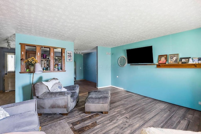3162 New Year Dr, Cincinnati, OH 45251 - living area featuring wood finished floors and a textured ceiling
