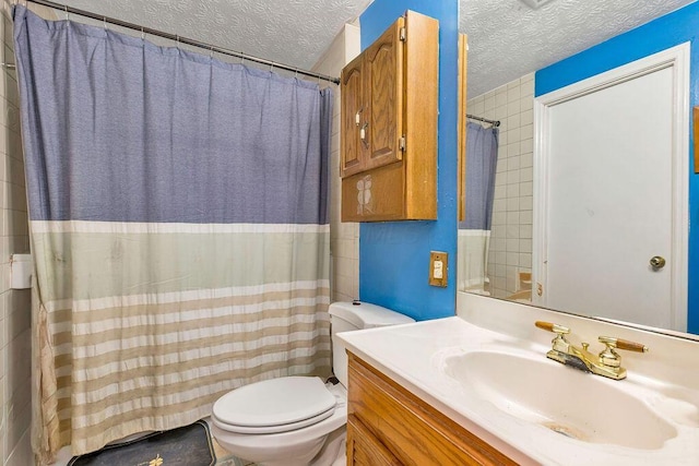 3162 New Year Dr, Cincinnati, OH 45251 - bathroom featuring a textured ceiling, vanity, and a shower with curtain