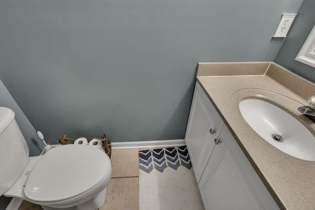 6041 Tetlin Field Dr, New Albany, OH 43054 - half bath featuring vanity and toilet