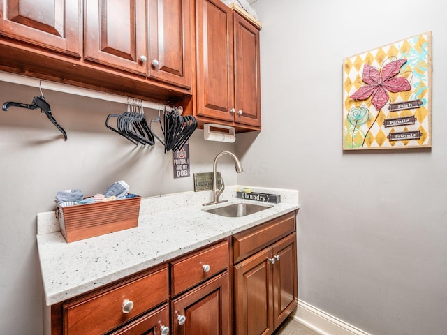 6676 Ballantrae Pl, Dublin, OH 43016 - washroom with a sink and baseboards