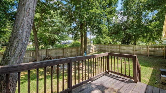 13376 Maple Rd NE, Thornville, OH 43076 - deck with a fenced backyard