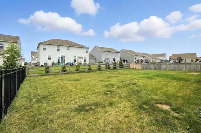 172 Rosewood Loop SE, Commercial Point, OH 43116 - fenced backyard with a residential view