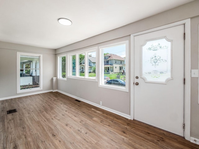2040 Fairmont Ave, Columbus, OH 43223 - entrance foyer featuring wood finished floors
