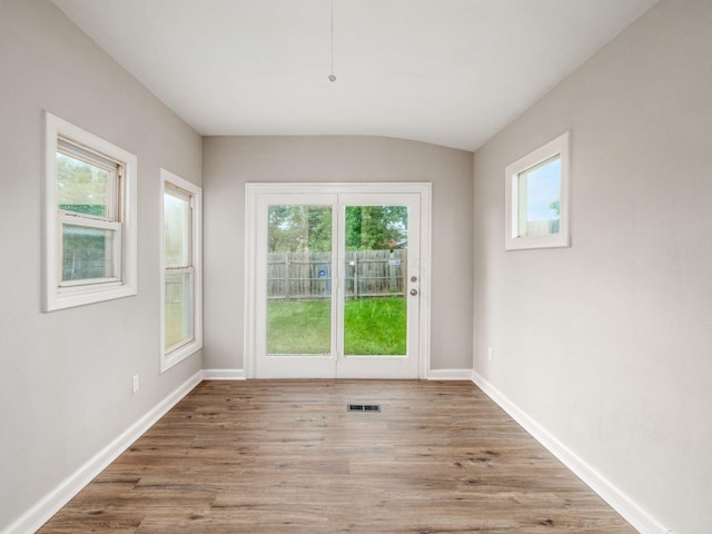 2040 Fairmont Ave, Columbus, OH 43223 - unfurnished room with plenty of natural light and wood finished floors
