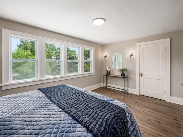 2040 Fairmont Ave, Columbus, OH 43223 - bedroom featuring wood finished floors and baseboards