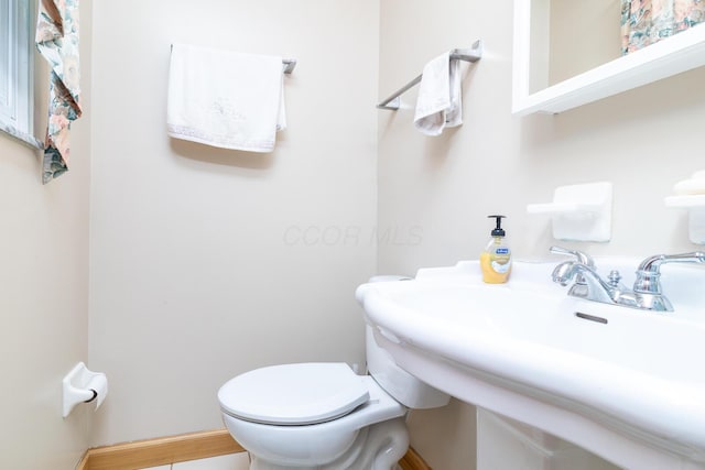 5375 Fullerton Dr, Columbus, OH 43232 - bathroom with toilet and a sink