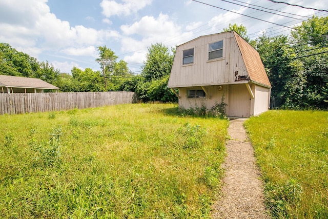 5375 Fullerton Dr, Columbus, OH 43232 - view of yard featuring an outdoor structure