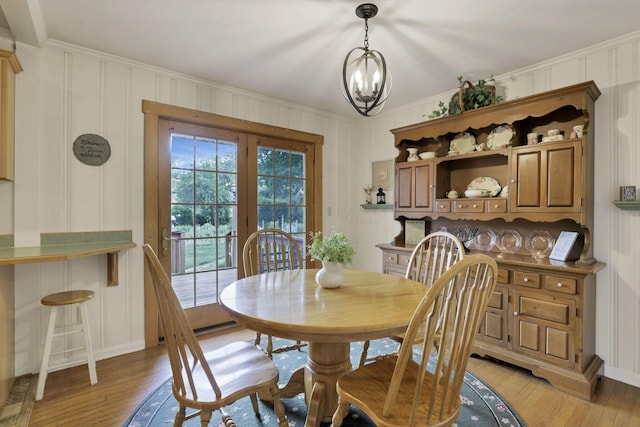 784 Colonial Dr, Heath, OH 43056 - dining room with light wood-style flooring, crown molding, a chandelier, and a decorative wall