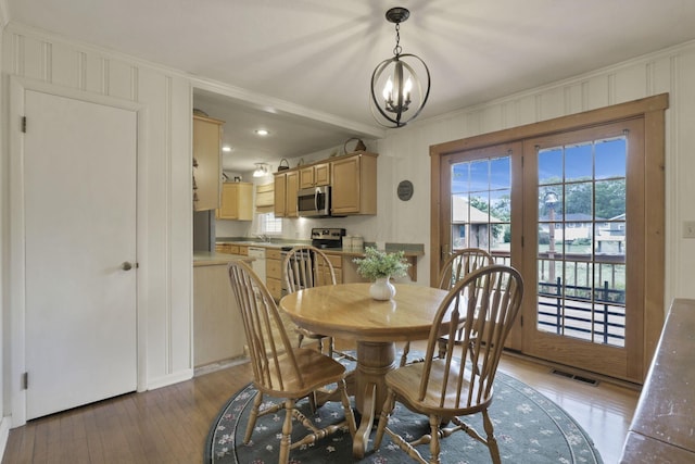 784 Colonial Dr, Heath, OH 43056 - dining area with a chandelier, light wood-style floors, ornamental molding, and recessed lighting