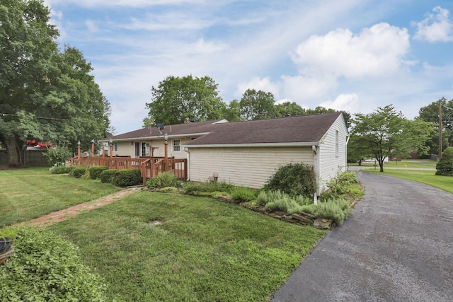 784 Colonial Dr, Heath, OH 43056 - view of side of property featuring a wooden deck and a yard
