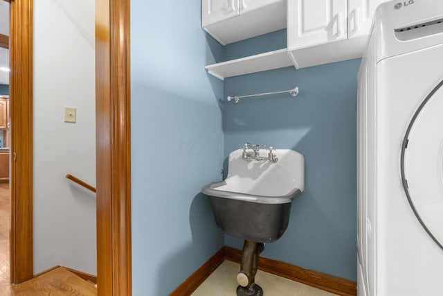 5232 Lola Way, Columbus, OH 43235 - bathroom featuring washer / clothes dryer and baseboards