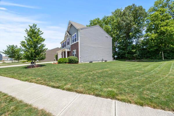 3810 Winding Path Dr, Canal Winchester, OH 43110 - view of side of home featuring a lawn