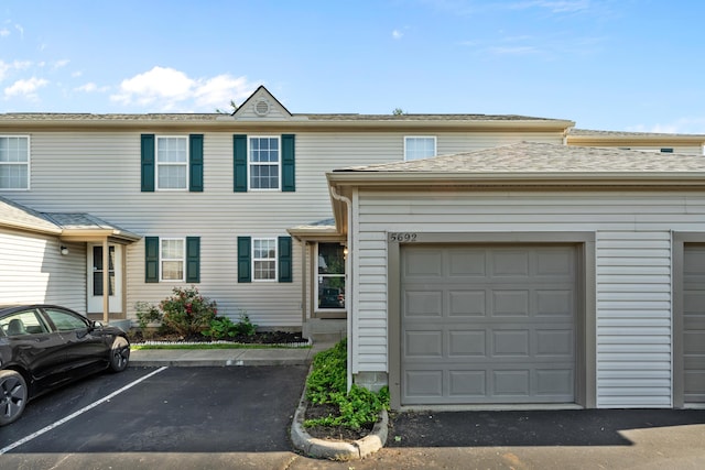5692 Palos Ln Unit 168D, Hilliard, OH 43026 - townhome / multi-family property with uncovered parking