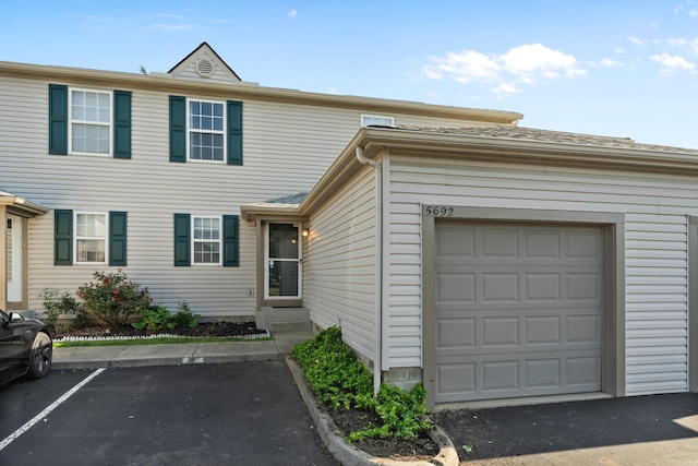 5692 Palos Ln Unit 168D, Hilliard, OH 43026 - view of property with entry steps and uncovered parking