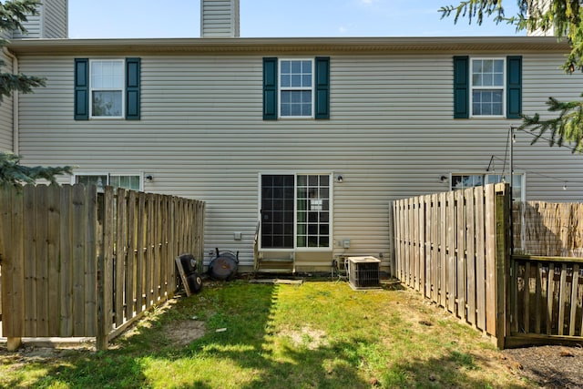 5692 Palos Ln Unit 168D, Hilliard, OH 43026 - back of house featuring a chimney