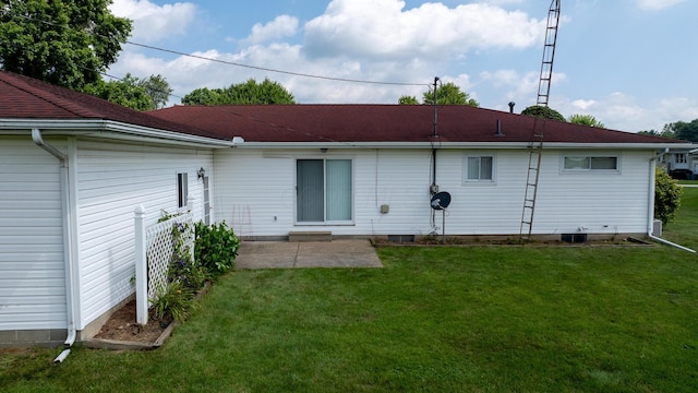 2052 Lorimer Dr NE, Newark, OH 43055 - rear view of house featuring a patio and a lawn