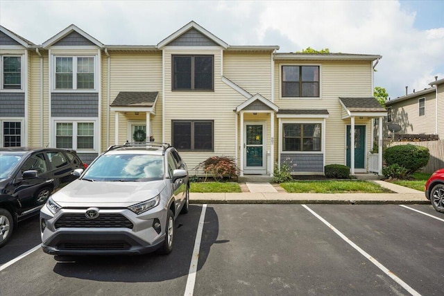 907 Soramill Ln Unit 8E, Columbus, OH 43085 - townhome / multi-family property featuring uncovered parking