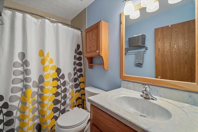 907 Soramill Ln Unit 8E, Columbus, OH 43085 - bathroom featuring vanity, a textured ceiling, and a shower with curtain