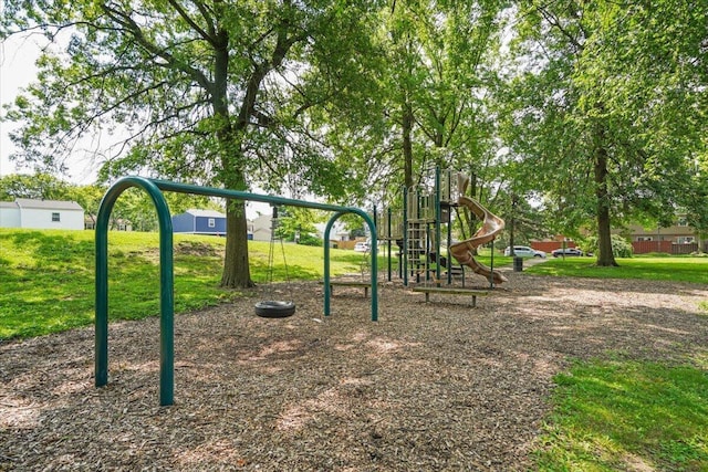 907 Soramill Ln Unit 8E, Columbus, OH 43085 - community play area featuring a yard