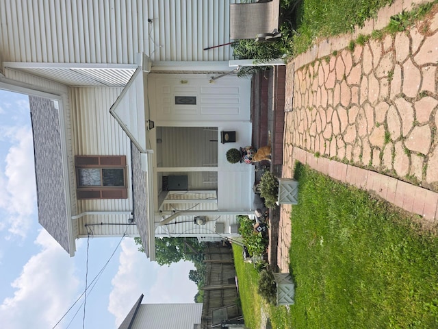 531 Toledo Ave, Marion, OH 43302 - view of exterior entry featuring board and batten siding