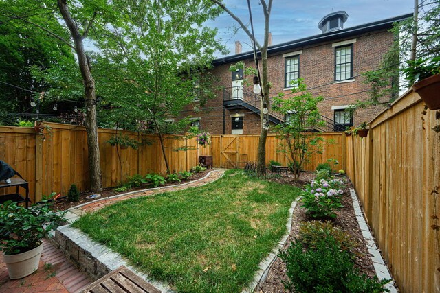 133 E Sycamore St, Columbus, OH 43206 - fenced backyard featuring a gate