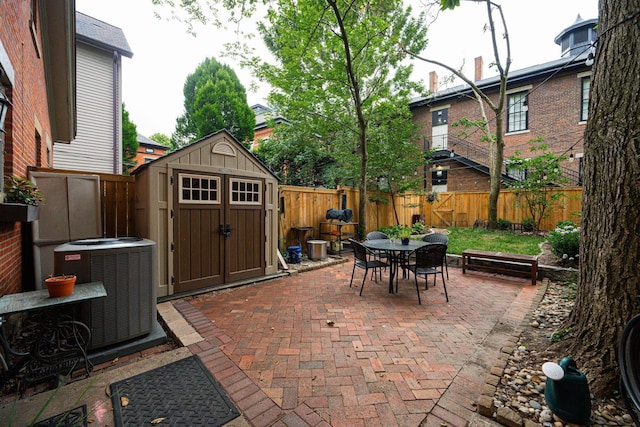133 E Sycamore St, Columbus, OH 43206 - fenced backyard featuring a patio, a storage unit, and outdoor dining space