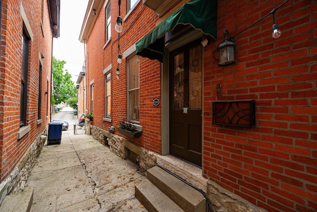 133 E Sycamore St, Columbus, OH 43206 - property entrance featuring brick siding